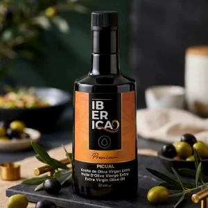 Botella de aceite de oliva virgen extra premium Iberica9 Picual de 500 ml sobre una mesa con ambiente mediterráneo.